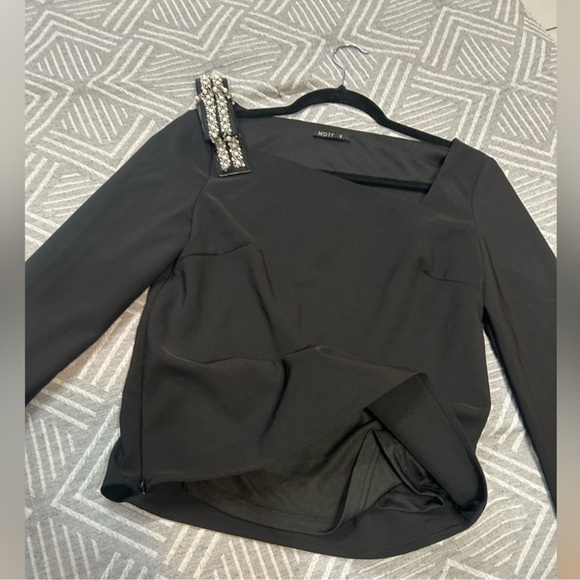 MOTF embellished shoulder bow top - Picture 4 of 7